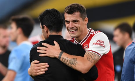 Granit Xhaka retorna à Bundesliga após sete anos